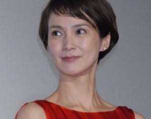 安田成美 “働かない夫”から「結婚19年目のプレゼント」