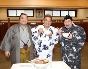 サンドウィッチマン「チョコレート入りちゃんこ鍋」でバレンタインを先取り!?