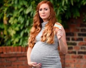 電車で席を奪われた妊婦が怒りの声「みんな見ないふりをしていた」