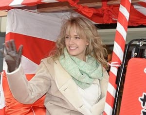 シャーロット「シカゴ」チケット売れず安倍首相におねだり