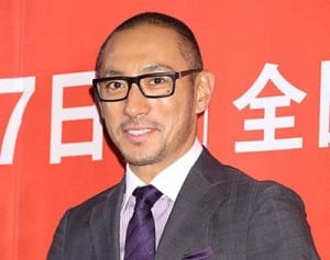 ２歳でデビューの海老蔵長男 お昼寝中でも出番前には起きる