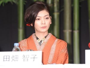 田畑智子 自殺未遂騒動１カ月…岡田義徳について聞かれ笑顔