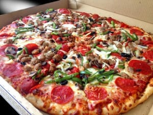 【今週の対決】史上最高級ピザVS.ピザ大好き読者