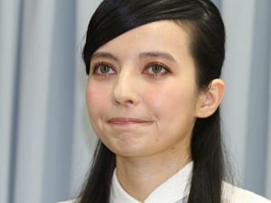 ベッキー　CMギャラ倍返し…スポンサー激怒で違約金4億円も
