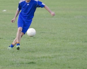 遠藤航 サッカー五輪立役者の“イクメン素顔”夏には3児のパパに