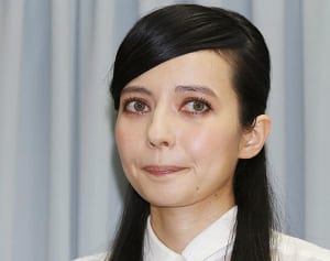 ベッキー騒動で事務所が分裂危機 現場が上層部対応に怒り