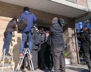 川崎3人転落死　決め手の物証乏しく　元職員逮捕から1週間