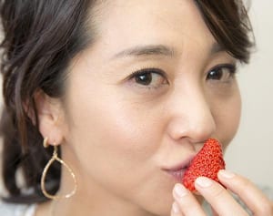 イギリスから研究報告! 男性はあなたの唇ばかり見ています!!
