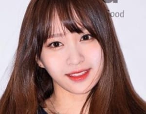 ＪＹＪジュンスと熱愛のハニが活動休止、生放送中に涙も