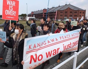 安保法「ノー」訴え　ＭＭ２１地区で２００人デモ