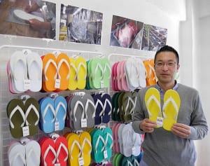 「湘南に発信拠点を」　げんべい元店長　ビーサン新会社設立