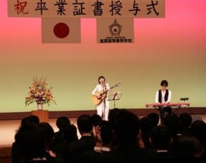 門出祝うサプライズ　海老名の卒業式に「コアラモード．」