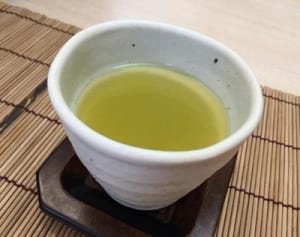 花粉症に効果アリ!? 話題の「べにふうき緑茶」って？