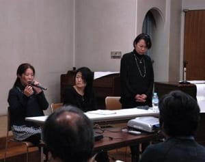 「来年の自分描けぬ」　原発から避難の母親ら