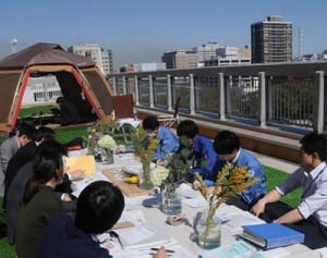 ぽかぽか「屋上会議」　本庁舎で市が実証実験
