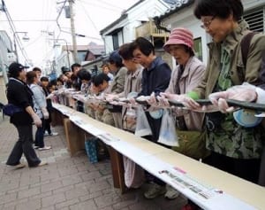 三崎で“日本一”長い鉄火巻き　10回節目、最後の挑戦