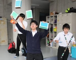 ジャグリング高校生が妙技　湘南高発の全国大会