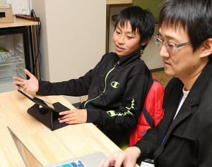 教えるのはタブレット！世界初“人工知能学習塾”って？