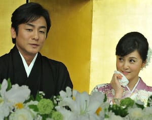 藤原紀香 ノリノリ“出産宣言”に先輩梨園妻たちが送る冷視線