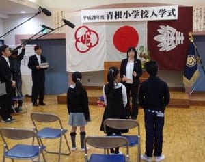 校舎全焼の相模原・青根小学校で入学式　1人の新入生迎え