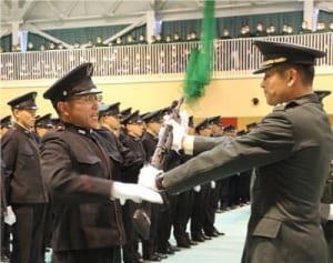 陸上自衛隊高等工科学校で「銃貸与式」