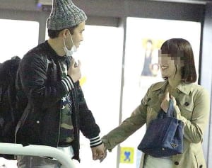 トレエン斎藤のブレイク支えた彼女、手にものすごい金運線