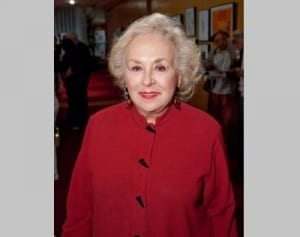 殿堂入り女優ドリス・ロバーツが死去 – 『HEY!レイモンド』など