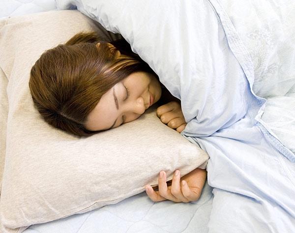 眠るだけで年10キロ減? ヤセ体質作る「3・3・7睡眠法」