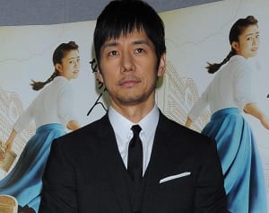 西島秀俊「夫婦外出は2m離れて」極秘出産の陰にプロ嫁ルール