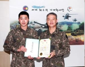 東方神起 ユンホ、陸軍特級戦士に選抜！全科目の成績評価で高得点を記録！