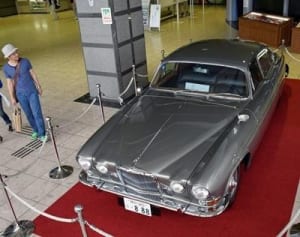 ジャガー強く美しく　今月末まで川崎マリエンで展示