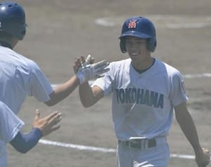 横浜逆転で8強　高校野球春季関東大会