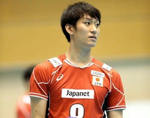 男子バレー柳田将洋 女手一つで支えた母へ感謝のお姫様抱っこ