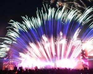 花火4000発でお祝い　横浜開港祭