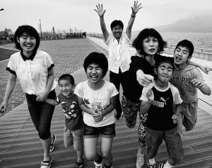 鹿児島の“ママウンサー”岡本アナ 家族の絆育む熱血ルール