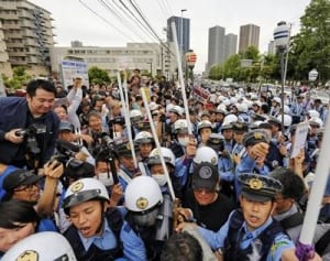 市民が声上げデモ中止　川崎