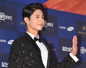 俳優パク・ボゴム、イケメン度最高潮でレッドカーペットに登場