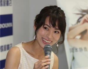 岡本静香『岡本静香のすっぴん美容』発売記念トークショー＆サイン会レポート