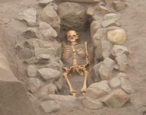 古墳時代の人骨出土　鎌倉