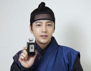 チャン・グンソク、シングルマザーのために愛蔵品オークション収益を寄付