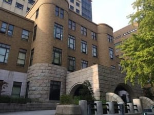 弟搬送先の病院で「命危うかった」　シッター事件公判