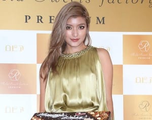 ローラ、米倉…美肌芸能人たちのヒミツは「入浴剤」だった！