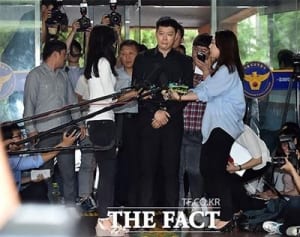 警察側、「ユチョンと告訴したA氏の間で金銭のやり取り」