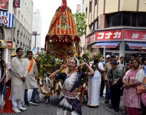 山車や踊り華やかに　川崎でインド伝統祭り