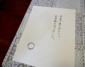 夫の不倫で傷ついた妻が「それでも離婚しない」時代の背景