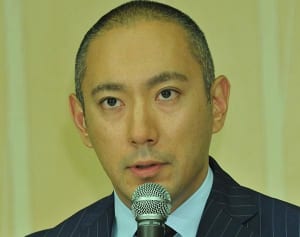 海老蔵 異例の長期休暇を取得、家族4人で思い出の温泉旅行へ