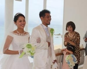 名護・金城夫妻　七夕にサプライズ　“いきなり結婚式”