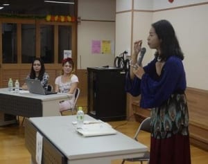 LGBT理解を　「おねぇカラーズ」講演