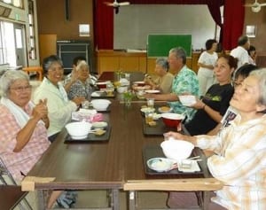 好評「やはむてぃ食堂」　公民館で300円ランチ　大宜味・田嘉里