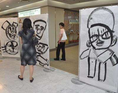 知的障害者の力作並ぶ　横浜で「等身大画展」
